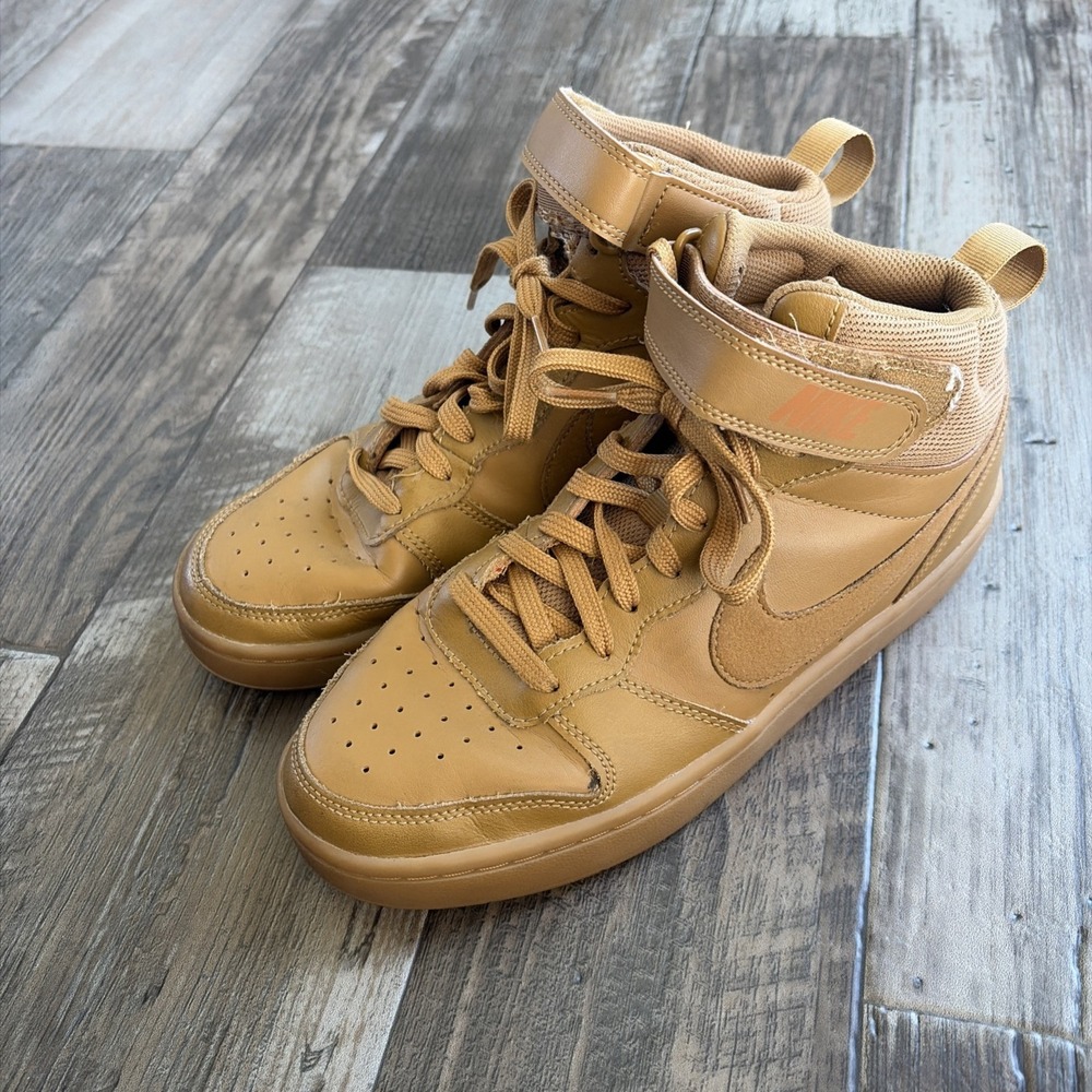 Nike Boys Court Borough Mid Wheat Tennis Shoes‎ Athletic Brown Camel  Size 7 Y